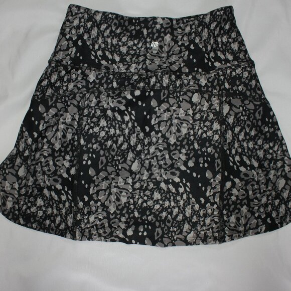 Marika Women's Black Gray Animal Mix Skort Size Small - Picture 5 of 10